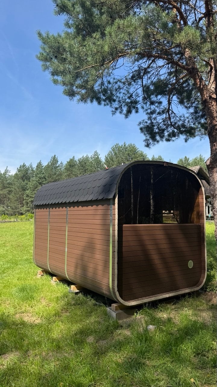 The cabin seen from its panoramic window side